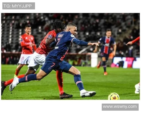 邓伯什与阿尔梅勒城比赛推迟的原因分析与影响探讨